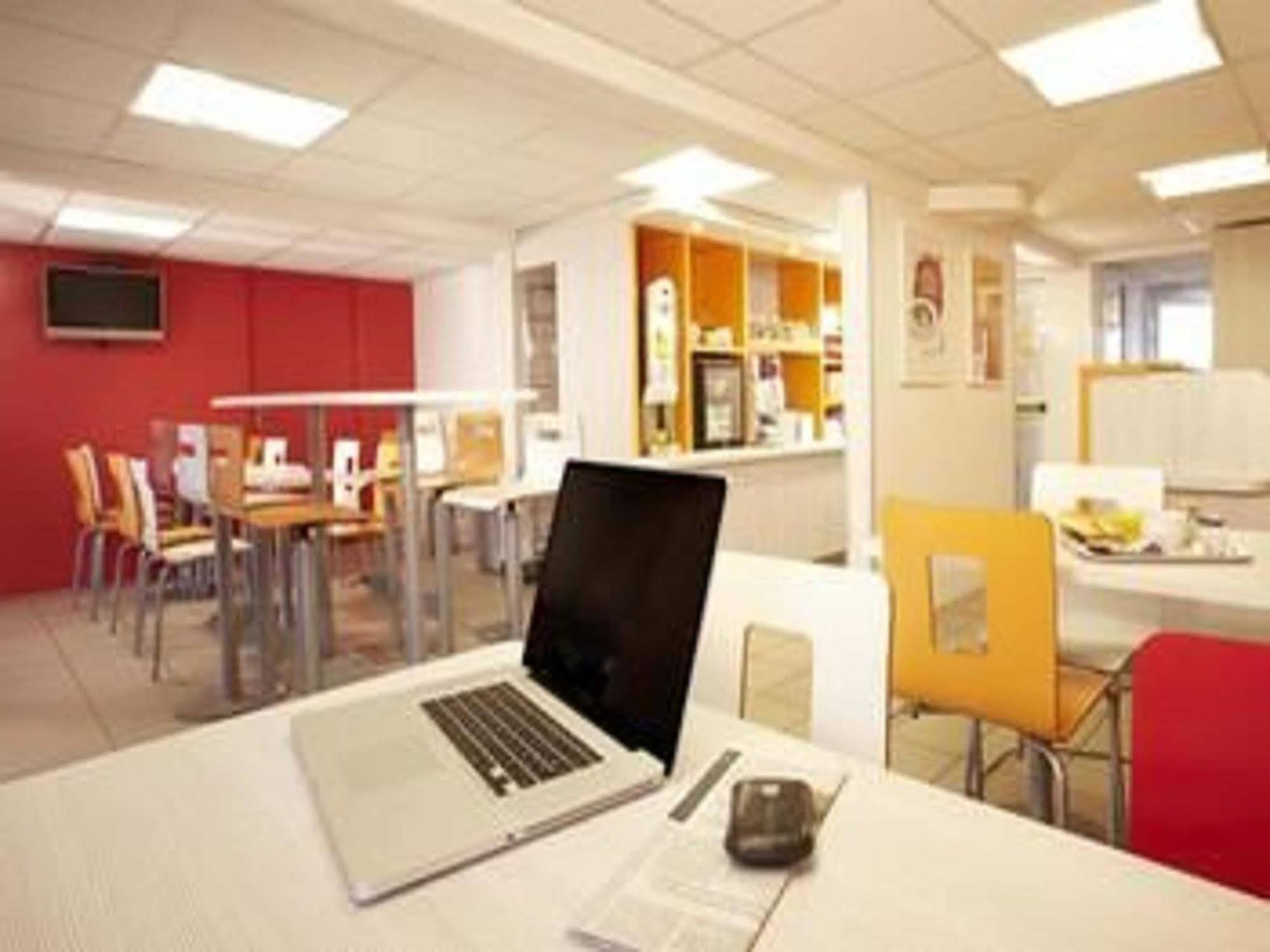 Premiere Classe Lyon Est - Bron Eurexpo Decines-Charpieu Exterior photo